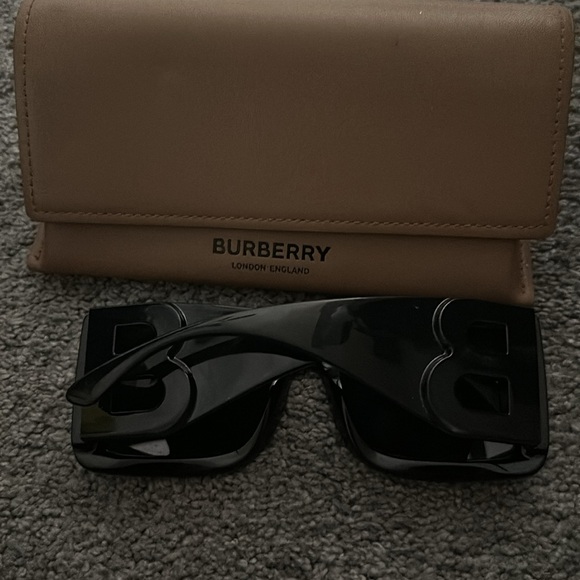 Only worn once real BB sunglasses - Picture 2 of 3